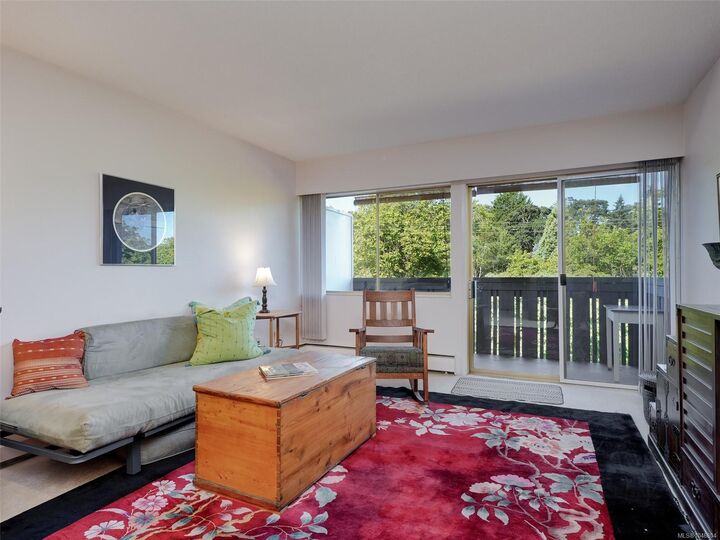 Property Photo: 964 Heywood Ave #401 BC V8V 2Y5