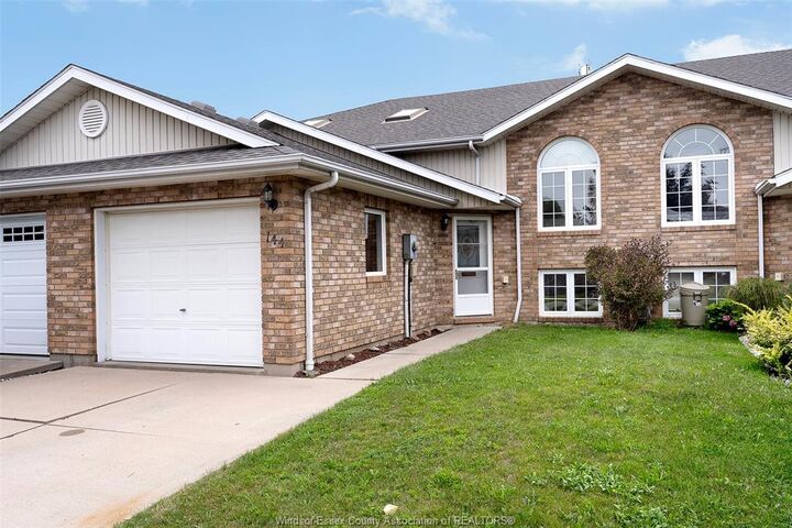 144 Bennie Ave — photo 1