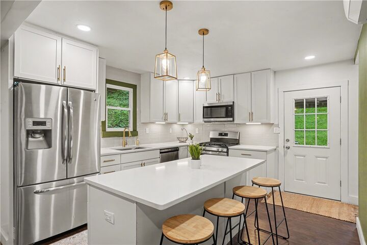 Property Photo: 1060 Old Coal Hollow Rd PA 15147