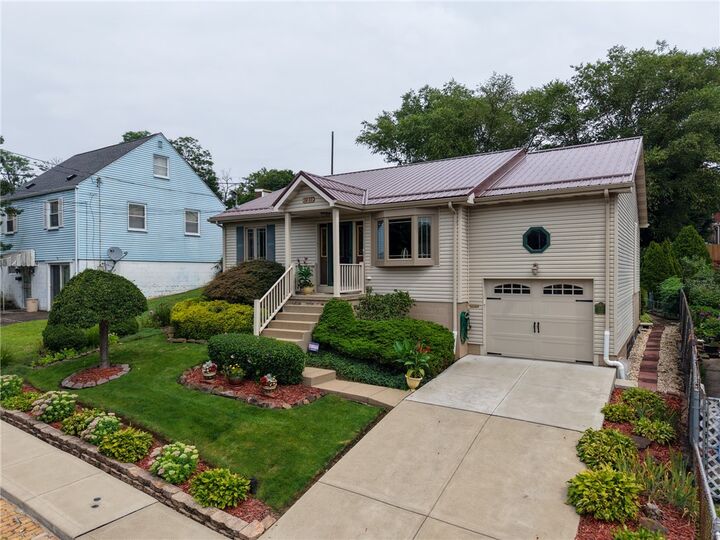 Property Photo:  1239 Holmes Street  PA 15136 