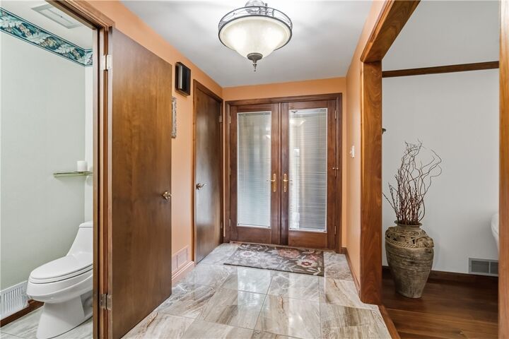 Property Photo: 1107 Mohawk Rd PA 15057