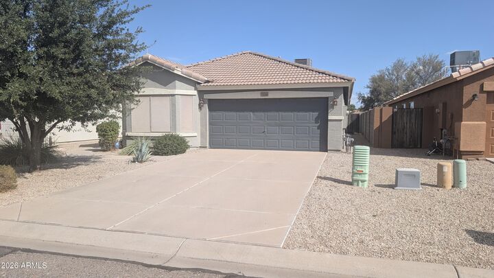 Property Photo: 1129 E Nardini Street AZ 85140