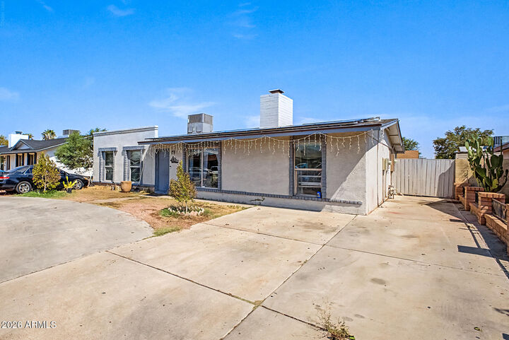 Property Photo: 8730 W Earll Drive AZ 85037
