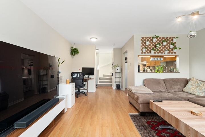Property Photo:  1214 W 7th Avenue 5  BC V6H 1B6 