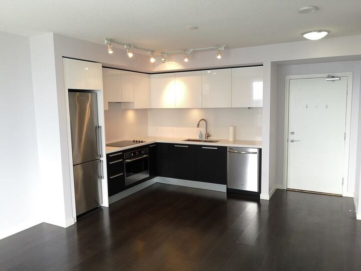 Property Photo:  6333 Silver Avenue 1803  BC V5H 0C3 
