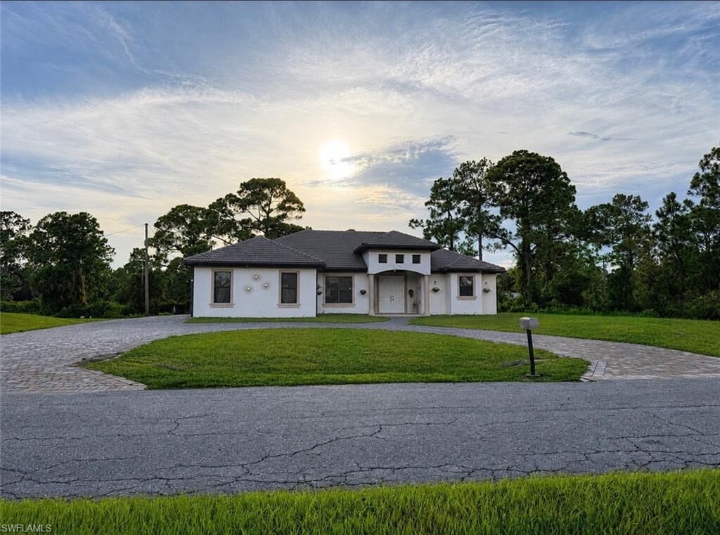 Property Photo: 607 Johns Ave FL 33972