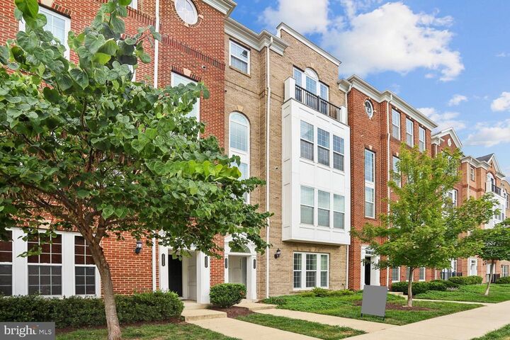 Property Photo:  20638 Maitland Terrace  VA 20147 