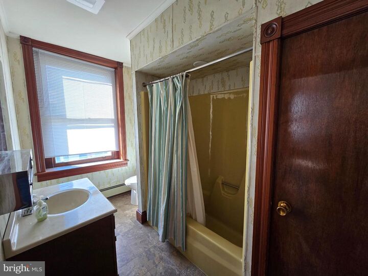 Property Photo:  209 E Market Street 2F  PA 17961 