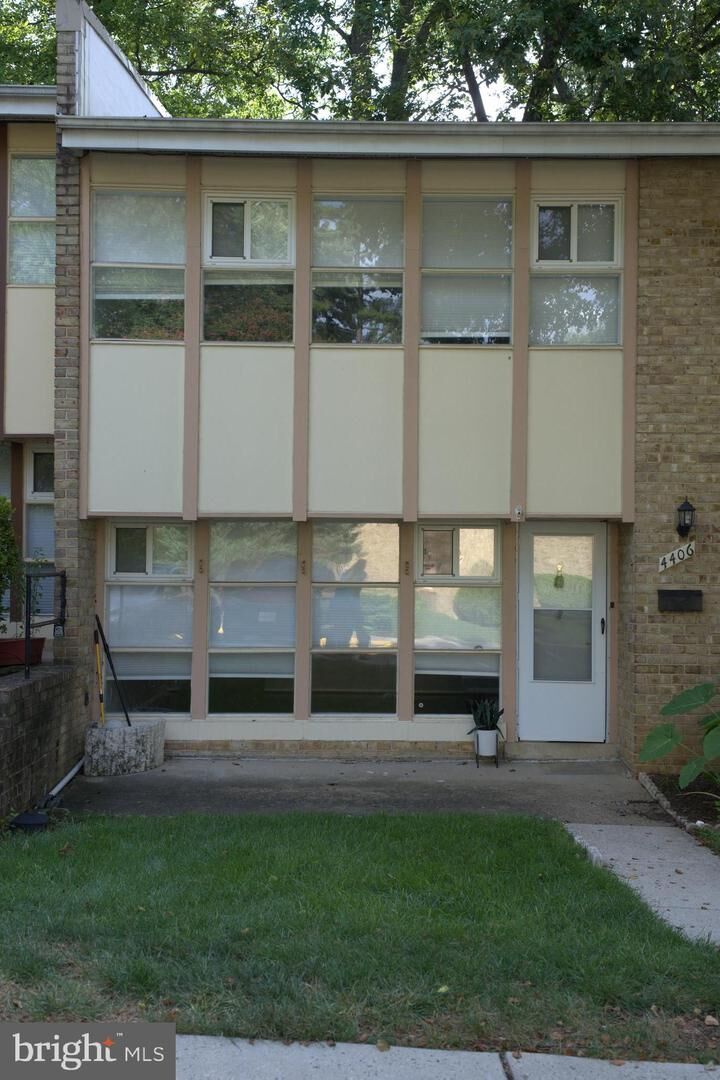 Property Photo:  4406 Forest Glen Court  VA 22003 