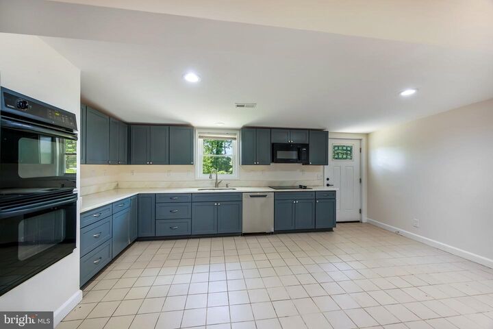 Property Photo: 208 Telegraph Road VA 22554