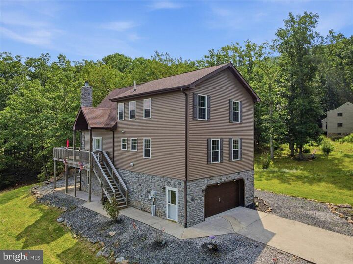 Property Photo:  16 Delaware Drive W  PA 18202 
