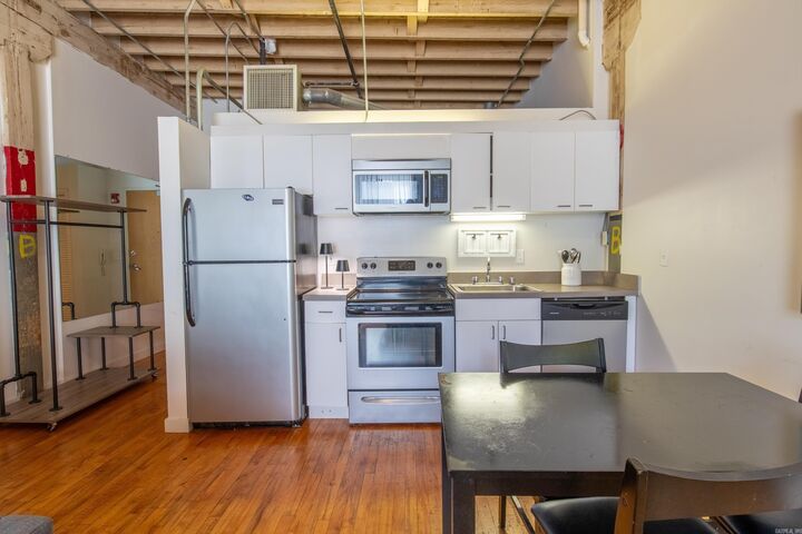 Property Photo:  423 E 3rd #220  AR 72116 