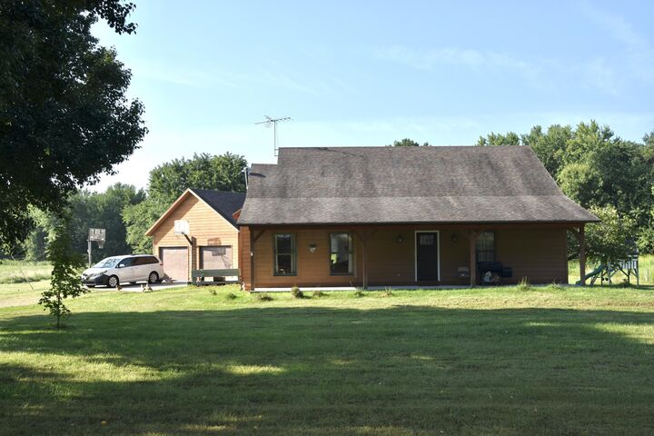 Property Photo:  1850 E Trails End Rd  MO 65284 