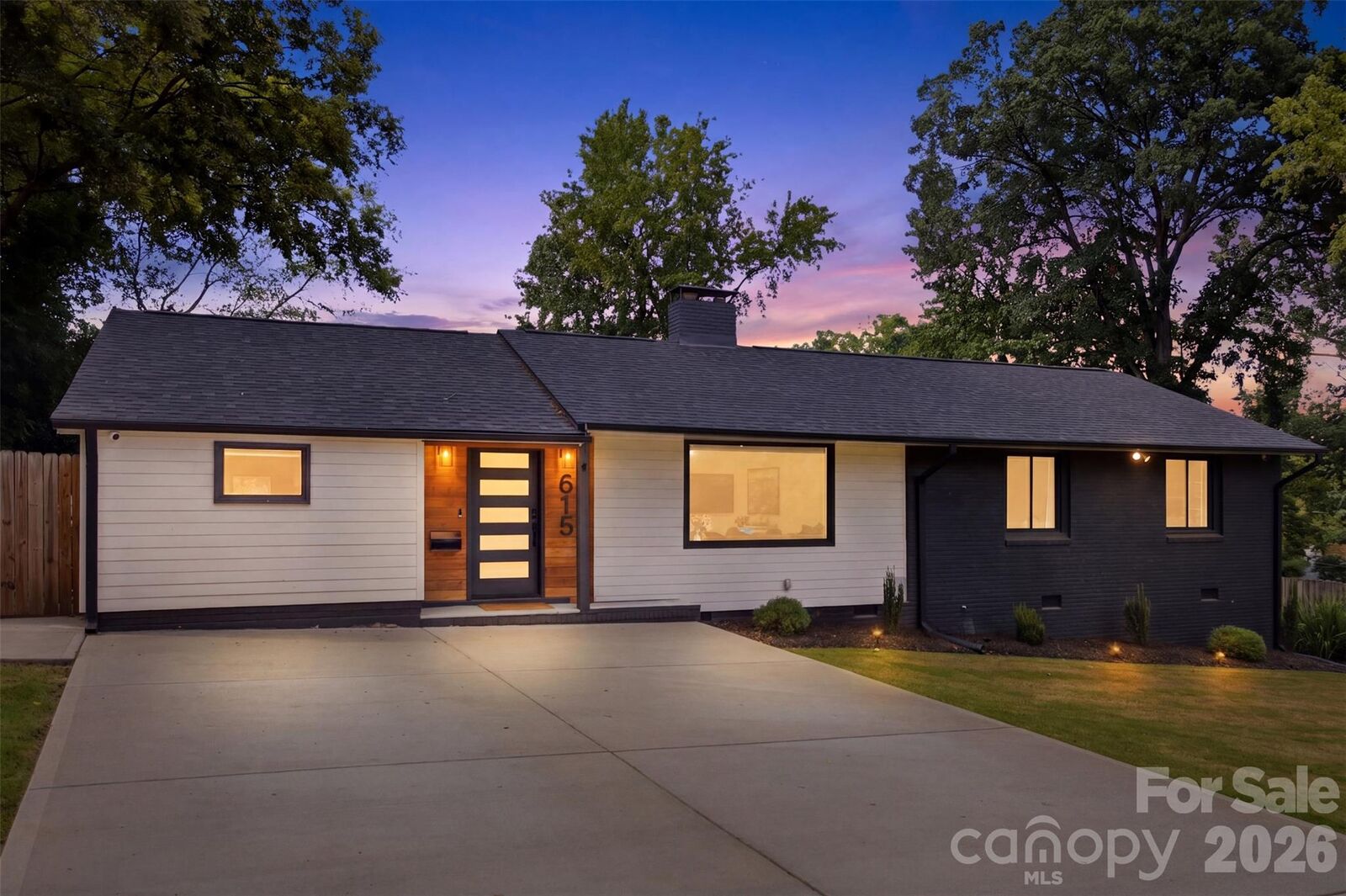Property Photo:  615 Manhasset Road  NC 28209 