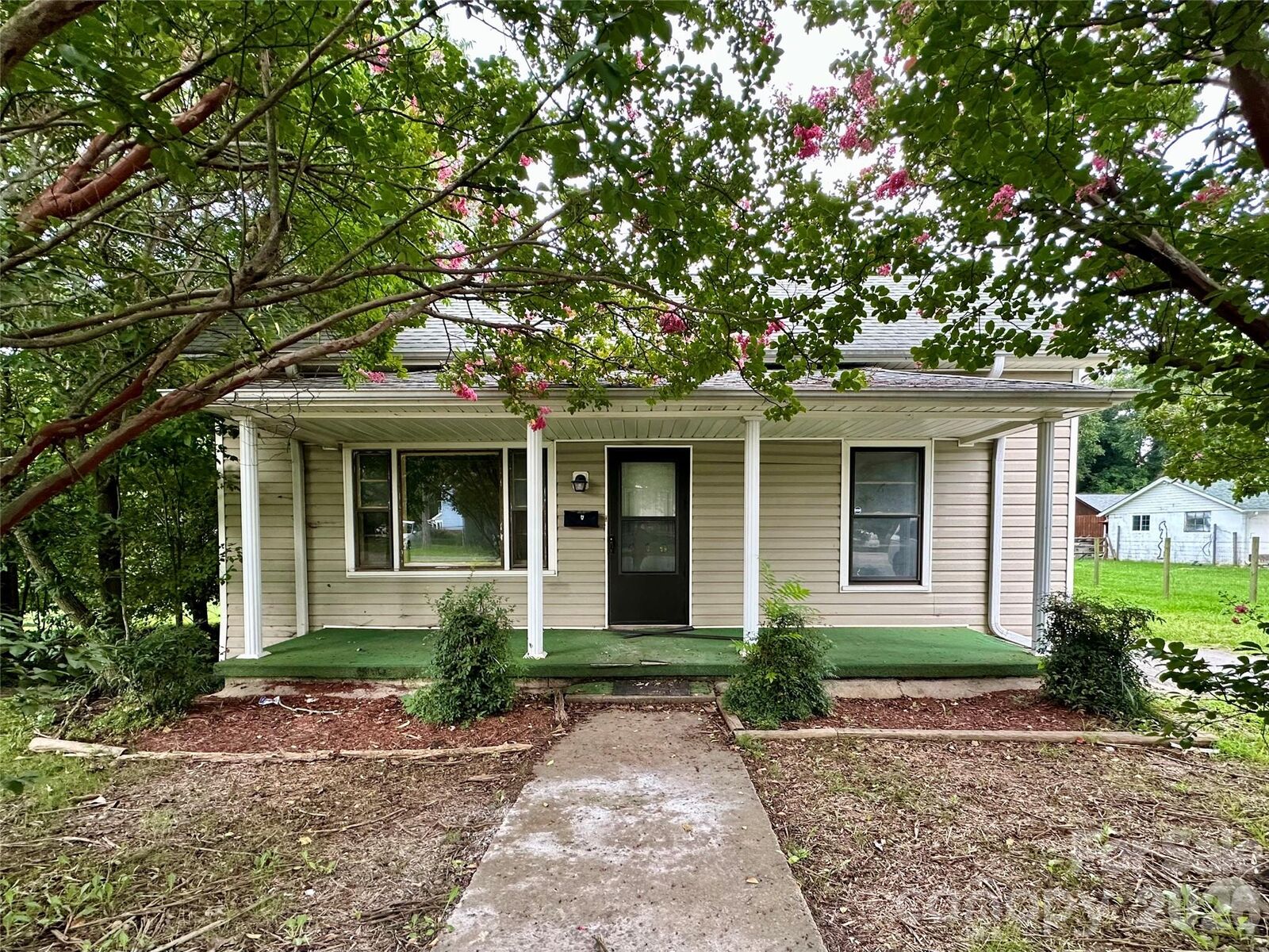Property Photo: 410 Modena Street NC 28054