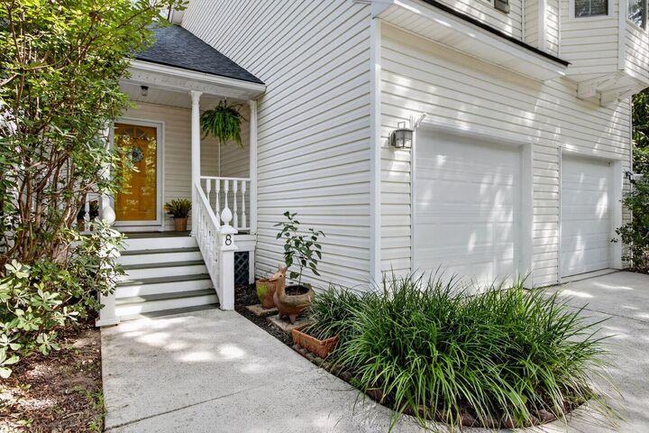 Property Photo:  8 Latham Circle  SC 29407 