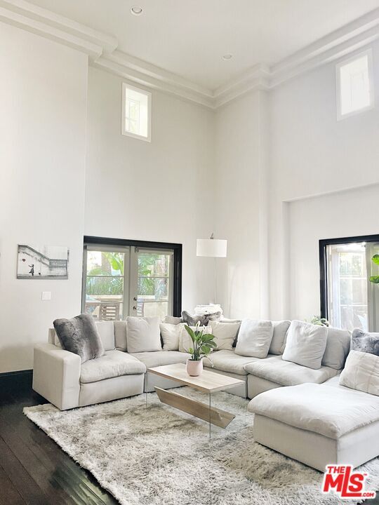Property Photo:  1311 Centinela Ave, Unit 2  CA 90404 