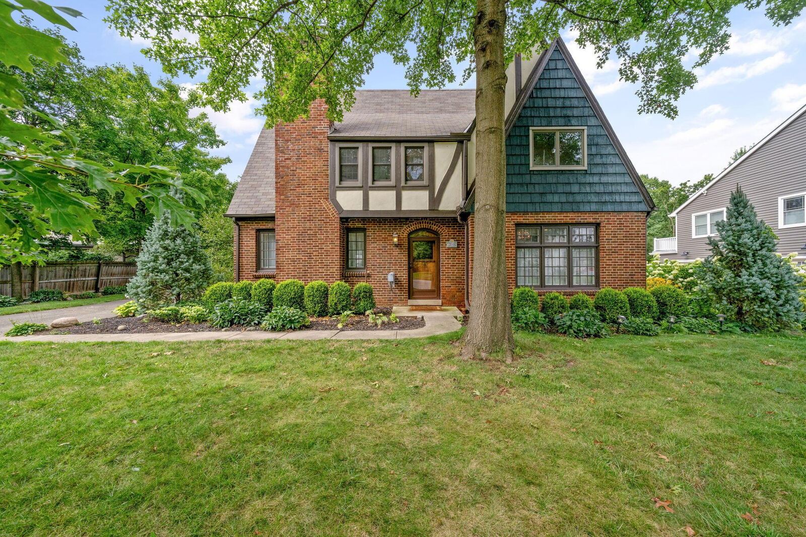 Property Photo: 3148 Elbern Avenue OH 43209