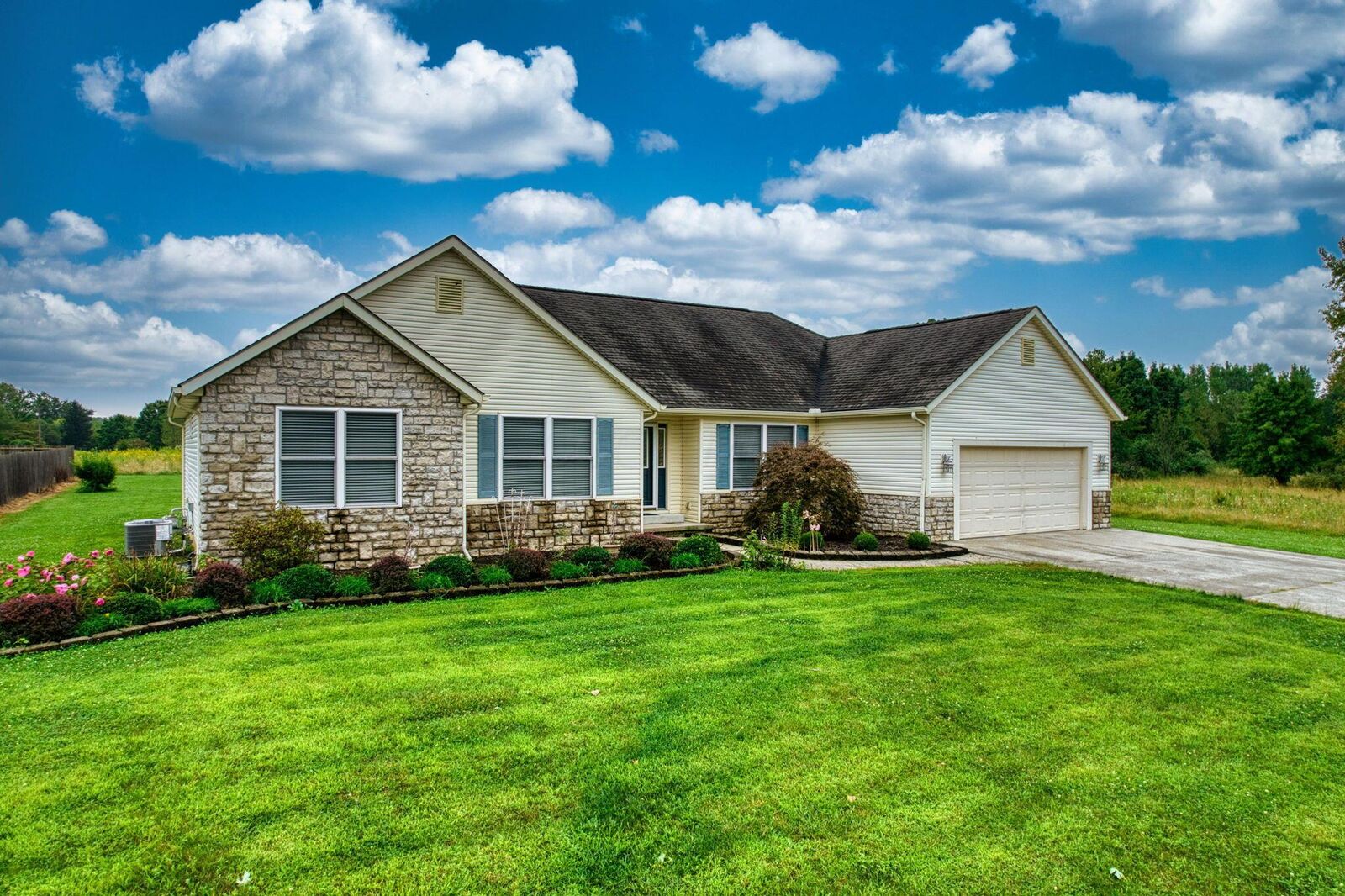 Property Photo:  71 Bluegrass Drive  OH 43062 