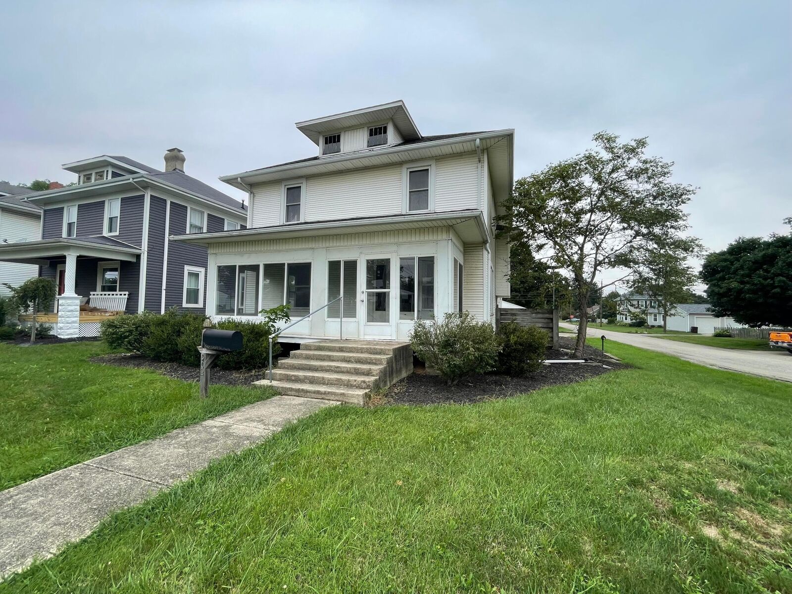 Property Photo: 902 Dayton NW Avenue OH 43160