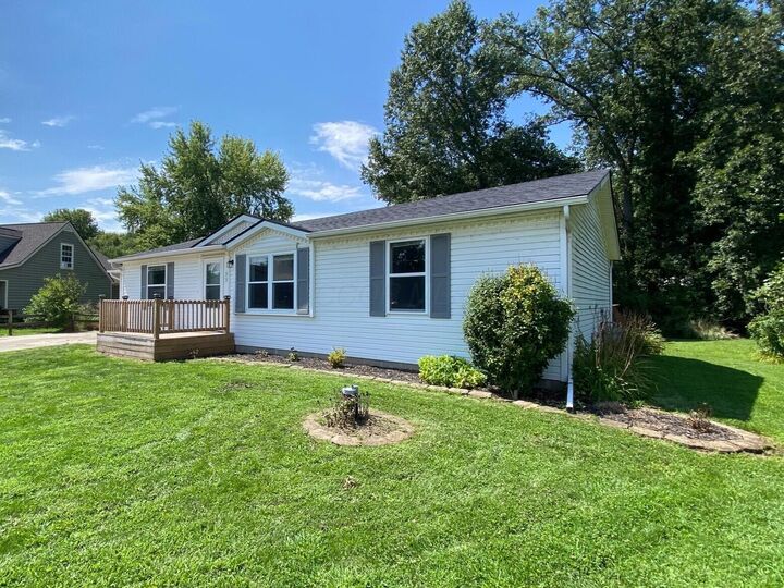 Property Photo: 33 Lynnwood SE Circle OH 43008