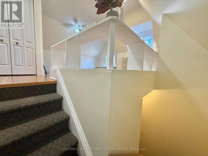 Photo de la propriété:  222 Lyon Street North  ON K1R 5V9 