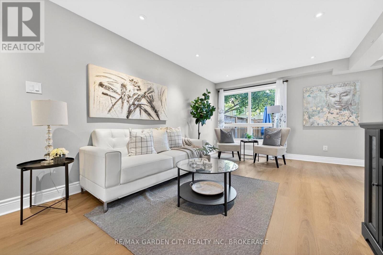 Photo de la propriété:  3008 Palmer Drive 8  ON L7M 1L2 