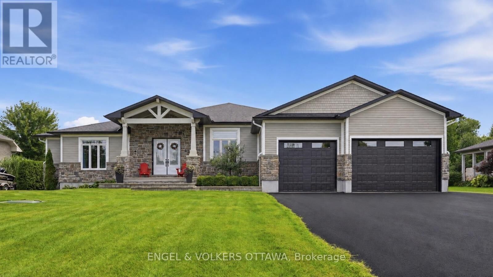 Property Photo: 1914 Cedarlakes Way ON K4P 0E4