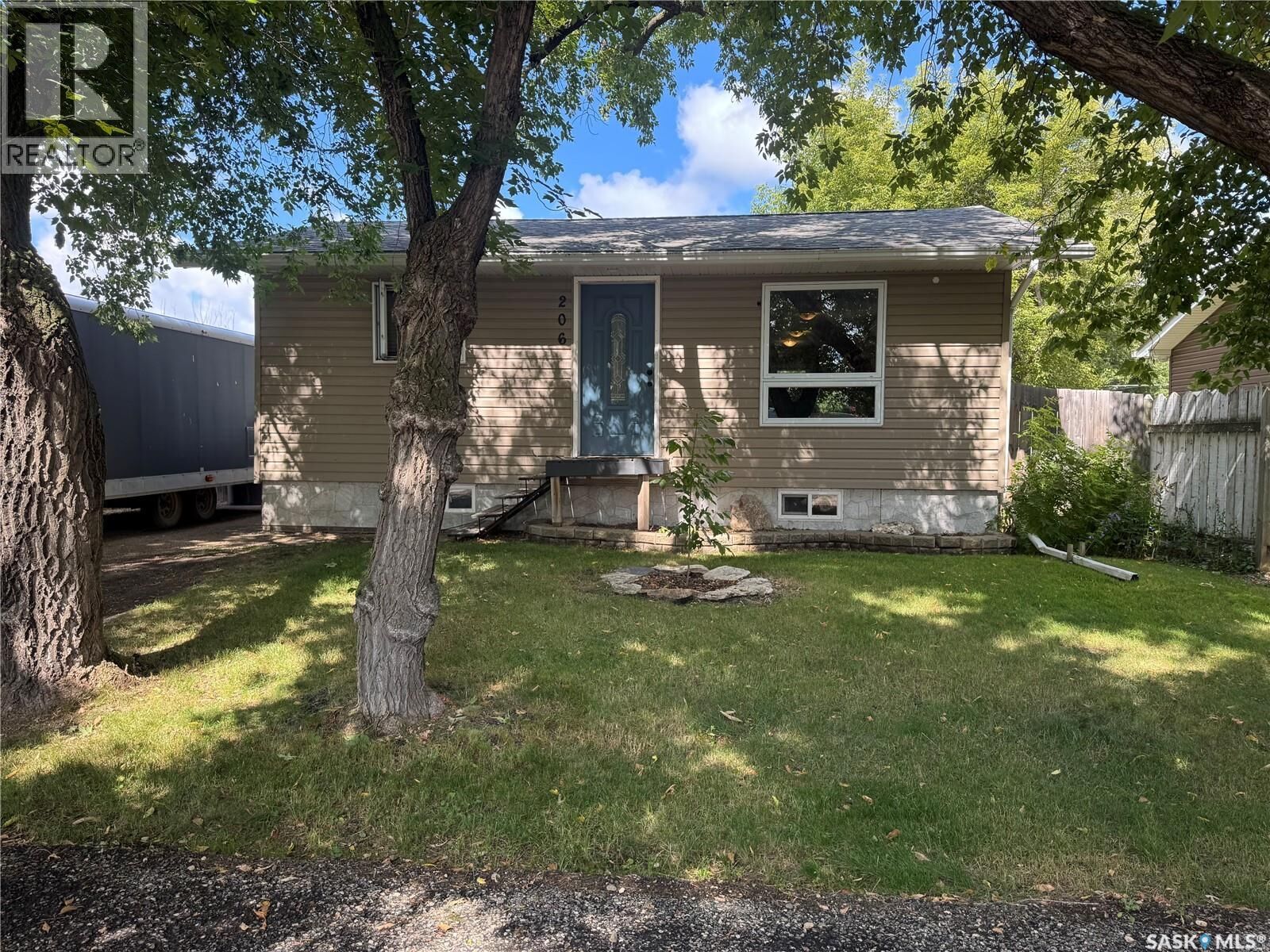 Property Photo: 206 2nd Street N SK S0K 4P0
