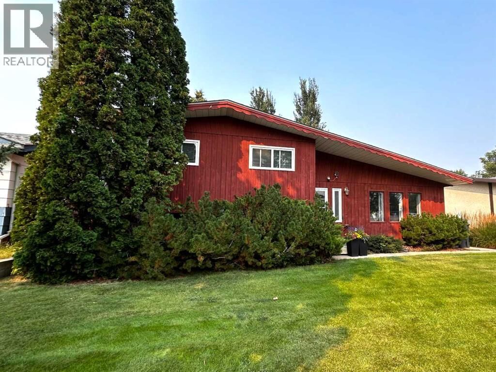 Property Photo: 8 Louise Crescent AB T0J 0Z0