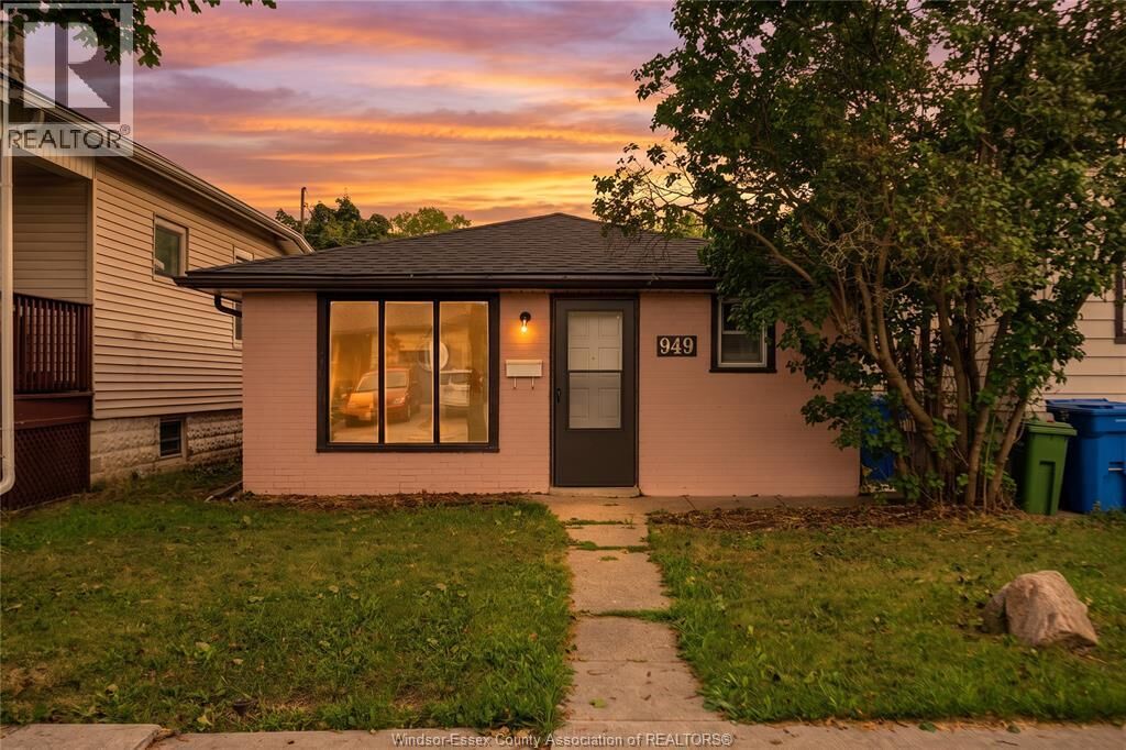 Property Photo:  949 Ellrose Avenue  ON N8Y 3W8 