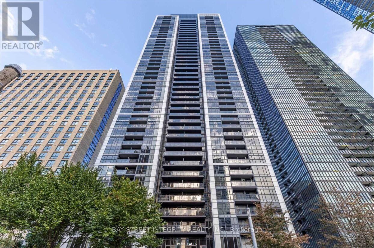 Property Photo:  28 Ted Rogers Way 1705  ON M4Y 2J4 