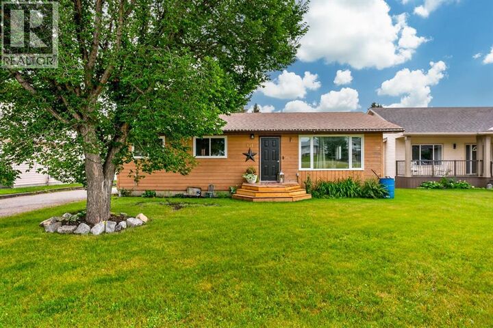Property Photo: 121 Edey Close AB T0M 0R0
