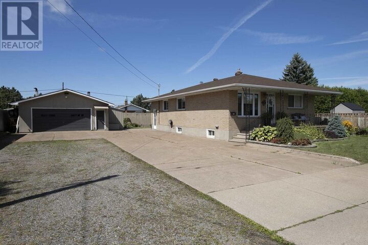 Photo de la propriété:  159 McFadden Ave  ON P6C 4T3 