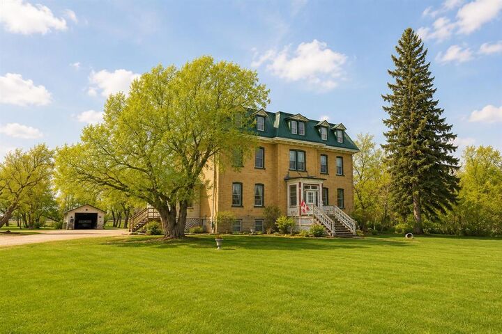 Property Photo: 15 Elie W Street MB R0H 0H0