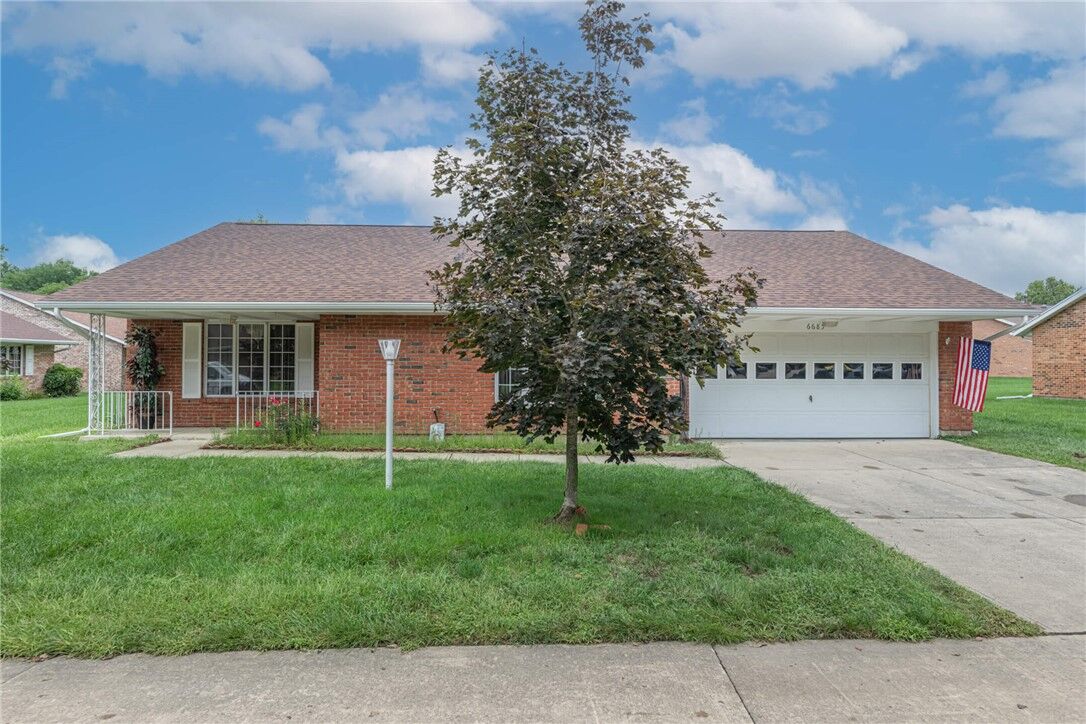 Property Photo:  6685 Oakwood Lane  OH 45424 