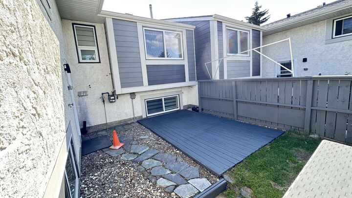 Property Photo: 633 Willow Crest NW AB T5T 2K7