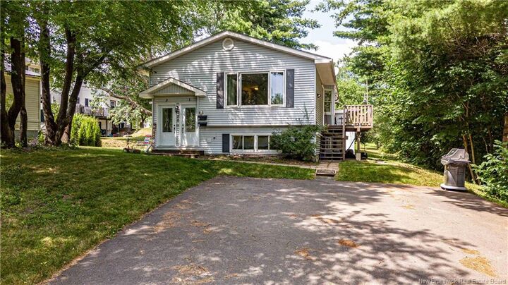 770 Glengarry Place — photo 1