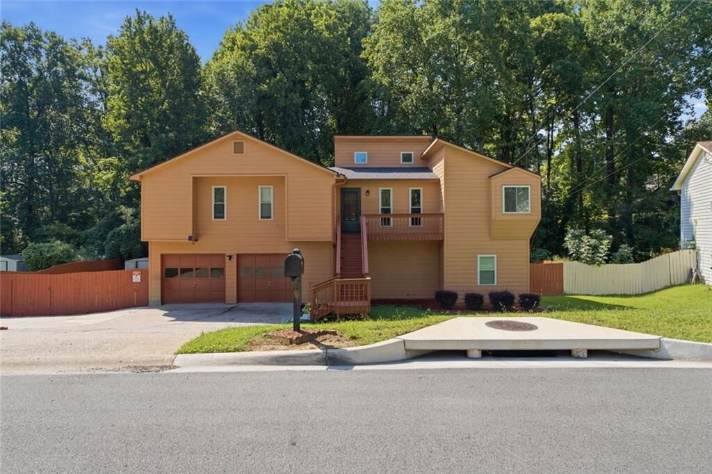 Property Photo: 2890 Creekwood Lane NW GA 30044