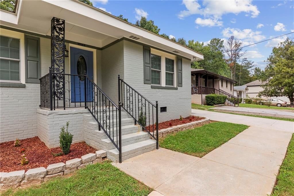 Property Photo: 10142 Puckett Street GA 30014