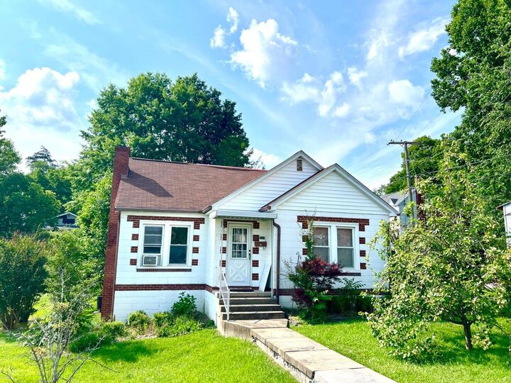 Property Photo: 111 E Maple Ave WV 25840