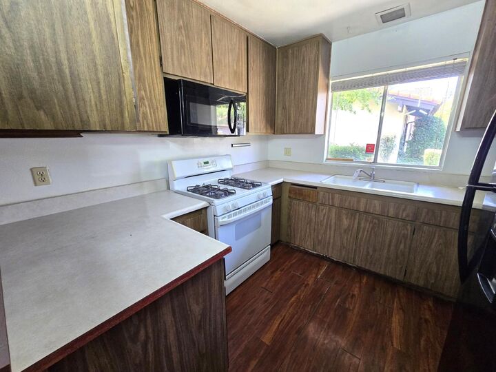Property Photo: 6338 N Maroa Avenue 110 CA 93704