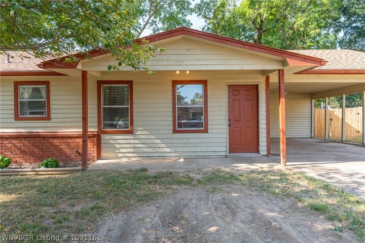 Property Photo: 2908 Madeline Drive AR 72956