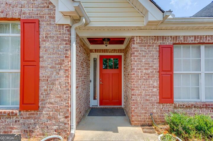 Property Photo: 1200 Amhearst Oaks Drive GA 30043