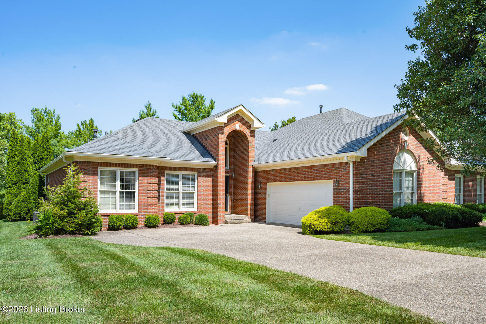Property Photo:  10021 Forest Village Ln  KY 40223 