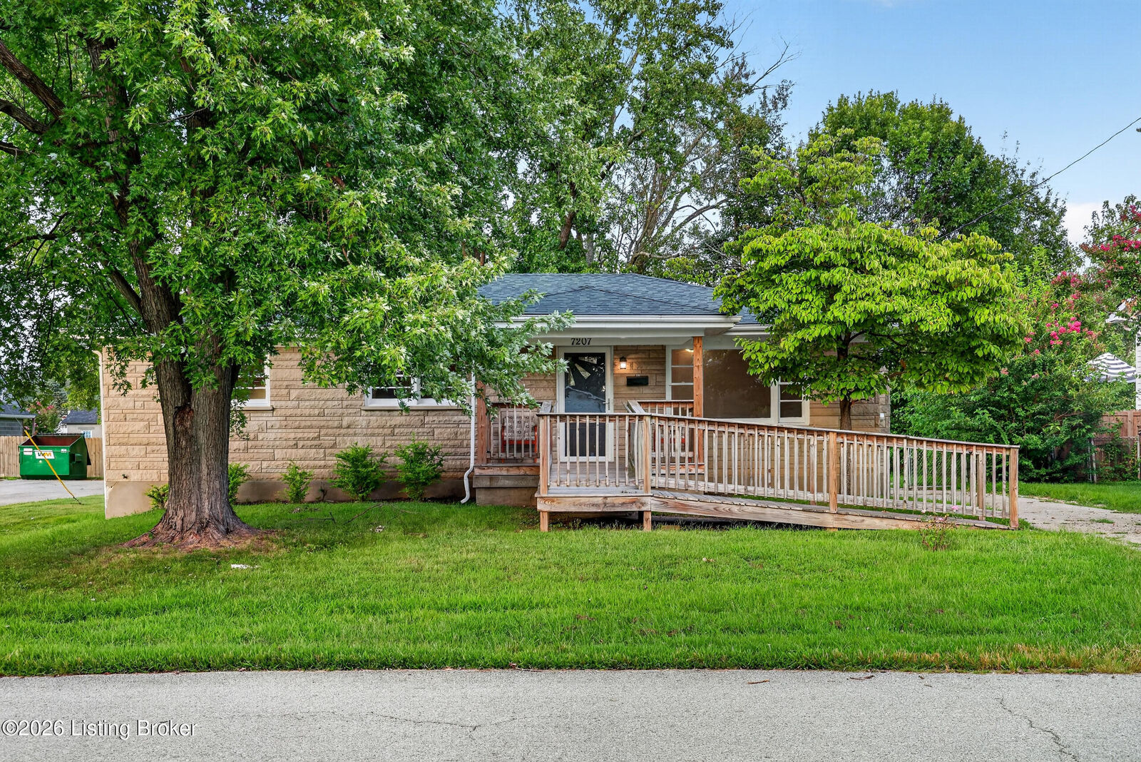 Property Photo:  7207 Windemere Dr  KY 40214 