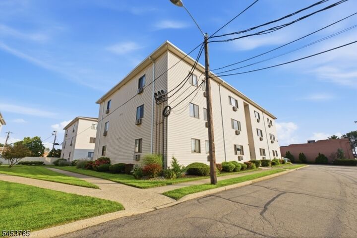 Property Photo:  250 Grant Ave 5  NJ 07071 