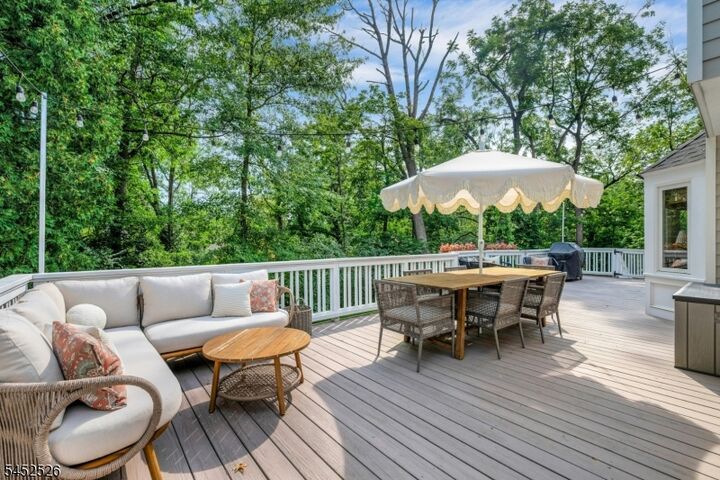 Property Photo: 5 Oechsner Ct NJ 07922