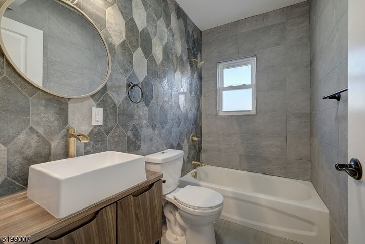 Property Photo:  259 N Center St 2  NJ 07050 