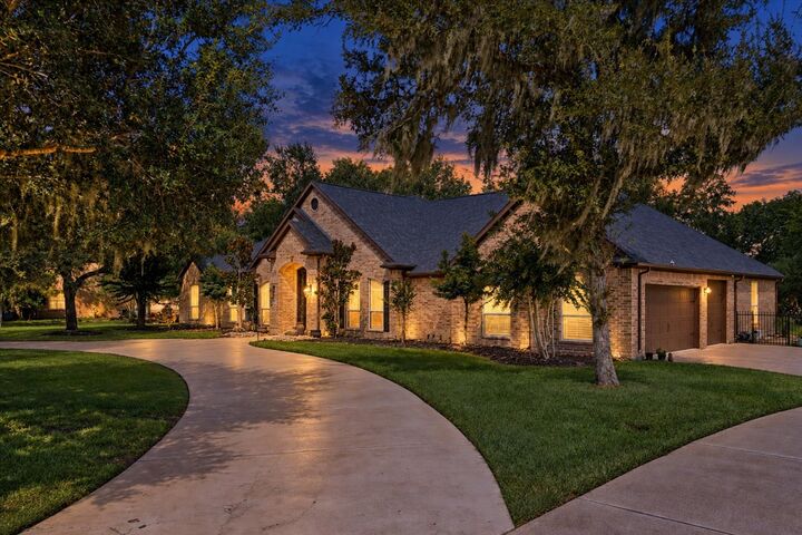 Property Photo:  8827 Aubrey Lane  TX 77469 